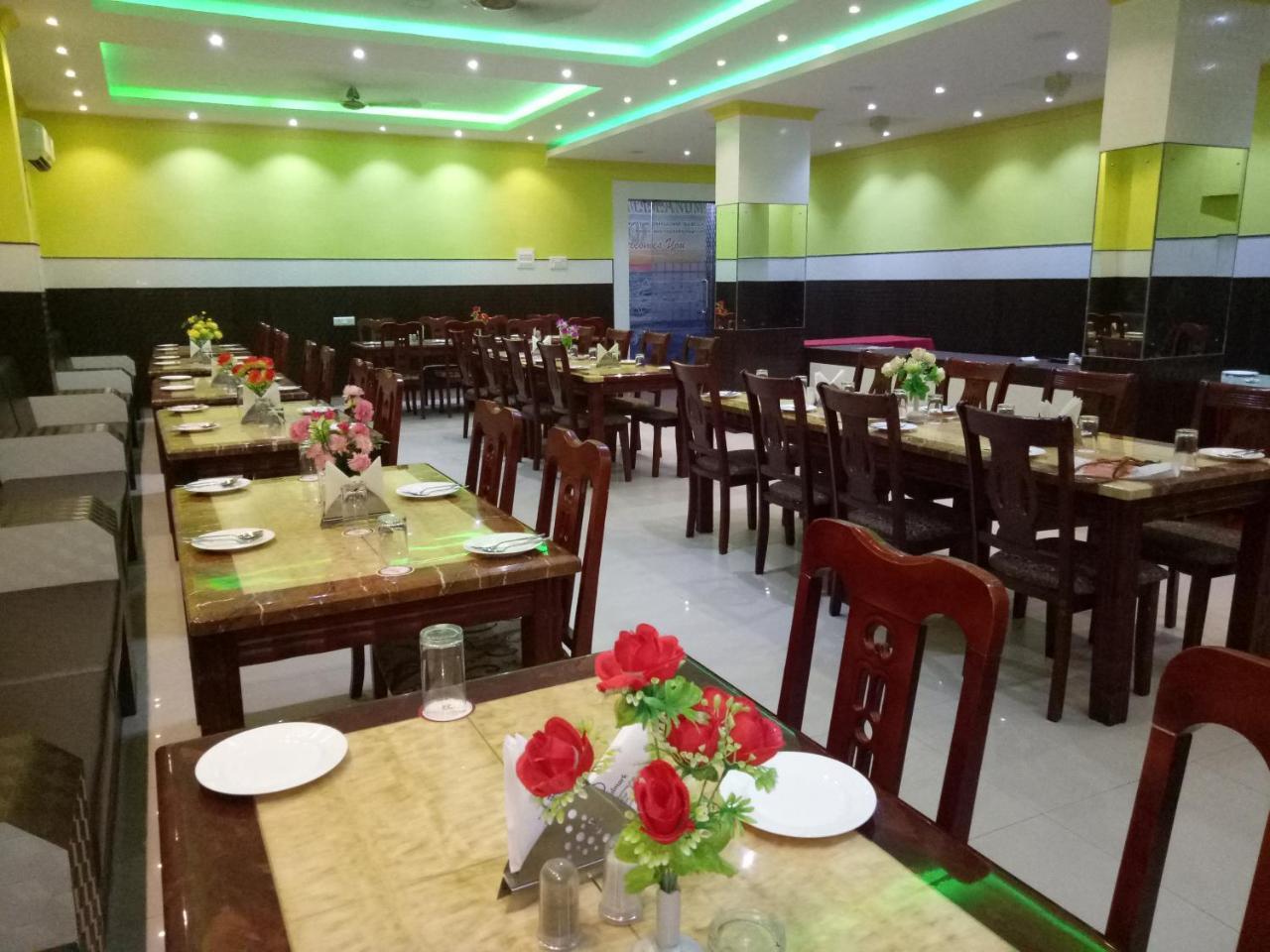 Hotel Landmark Puri Εξωτερικό φωτογραφία